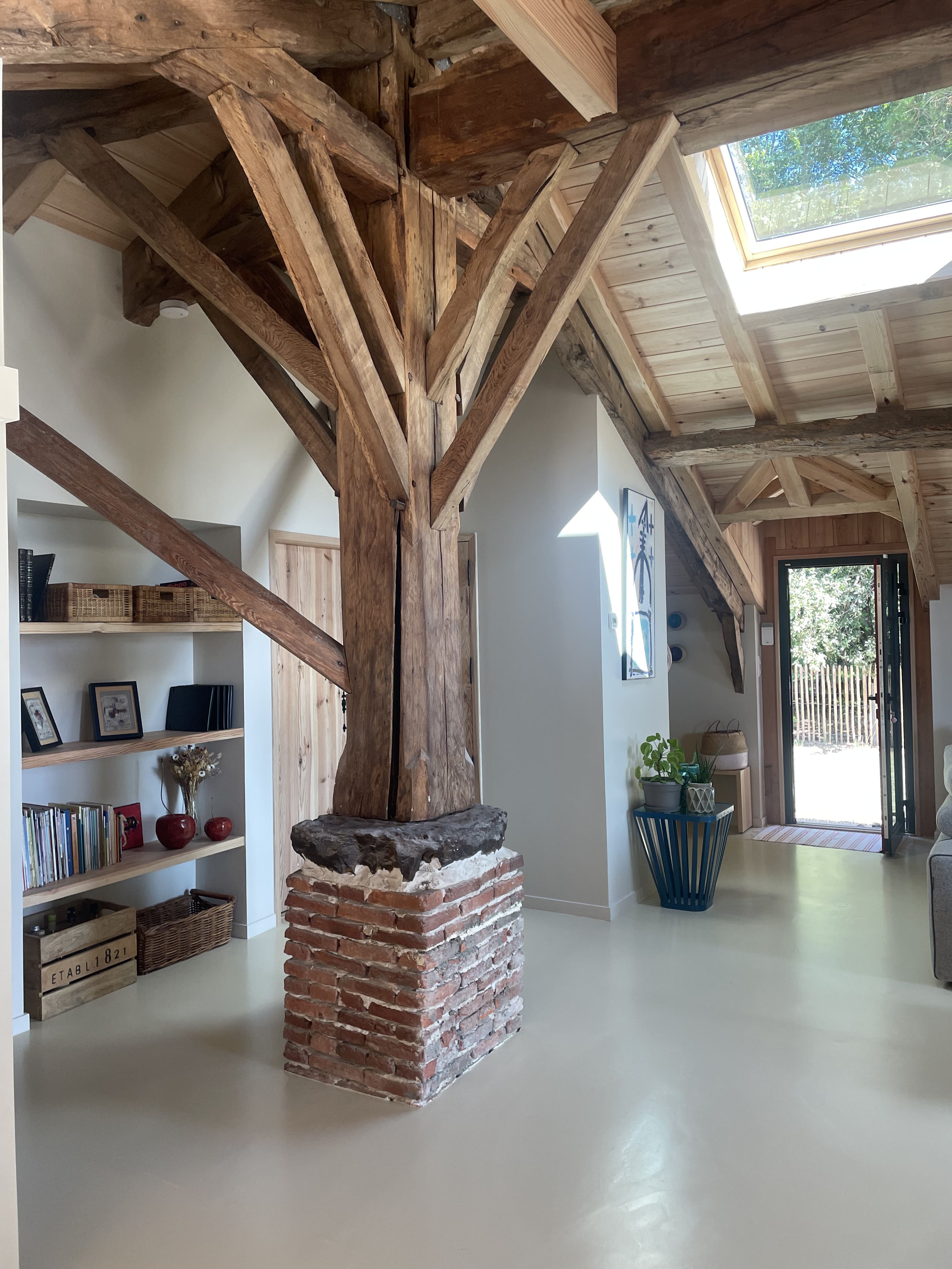 Lala Architectes_rénovation_extension_maison_landes_poteau_bois.jpg
